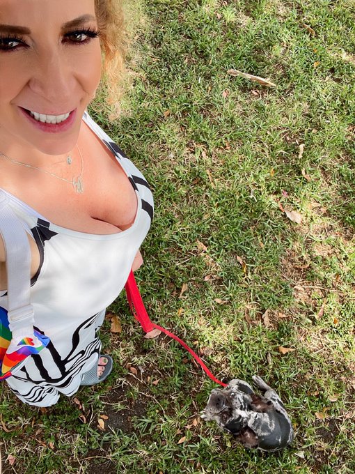 Took Granite for a walk 🐶 #dogmom https://t.co/FIb4a13U5S<a href="/tag/dogmom"class="tags">#dogmom</a>