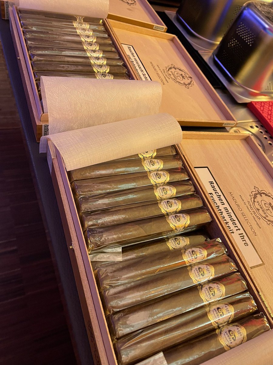 Handmade things over here at the Event in Berlin <a href="/ElysiumClubNFT/">Elysium Club</a>