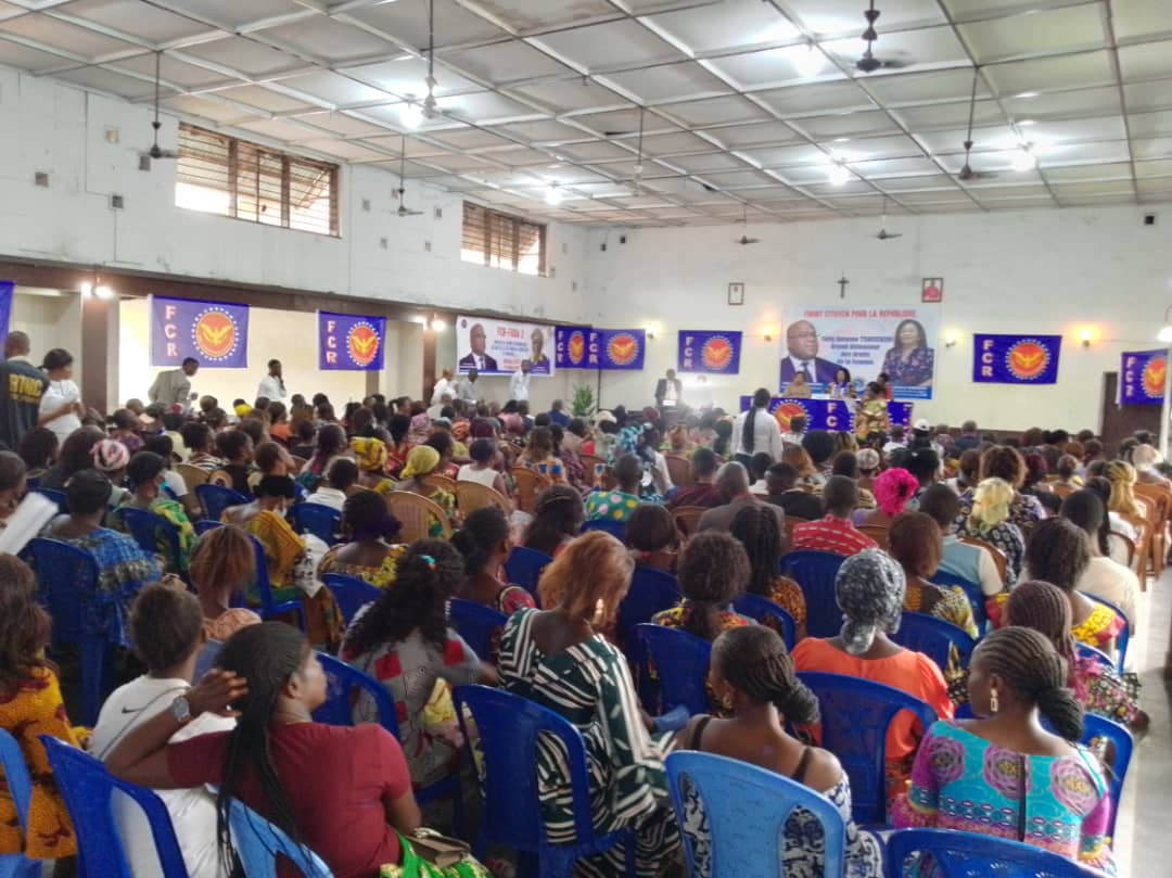 kumumbeya's tweet image. Prets pour la bataille de 2023!

La ligue nationale des femmes du #FCR sous le leadership de l'honorable @EwangaOfficiel et la SGA Josiane Kabambi annonce les couleurs lors d'une cérémonie de clôture du mois de Mars, mois de la défense des droits des femmes.