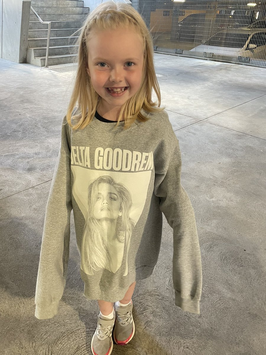 sezzle1991's tweet photo. First concert ✅
She had the best time, got very tired towards the end. Next time we want to be in the mosh pit @DeltaGoodrem haha! https://t.co/AFXx34lJFf