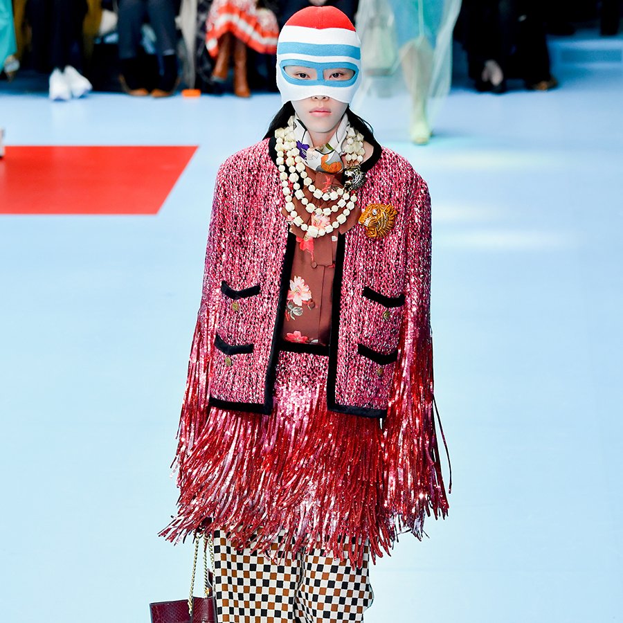 Apollo_DaV's tweet photo. i cant be the only one who thinks this looks like a 5yr old child went throug their grandparents closet and puts on a mini fashion show https://t.co/RapED5cNRj