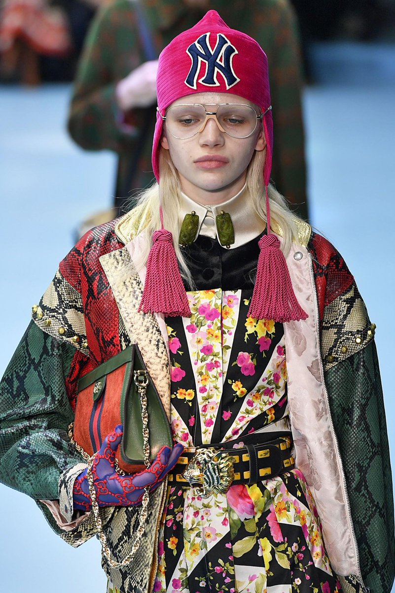 Apollo_DaV's tweet photo. i cant be the only one who thinks this looks like a 5yr old child went throug their grandparents closet and puts on a mini fashion show https://t.co/RapED5cNRj