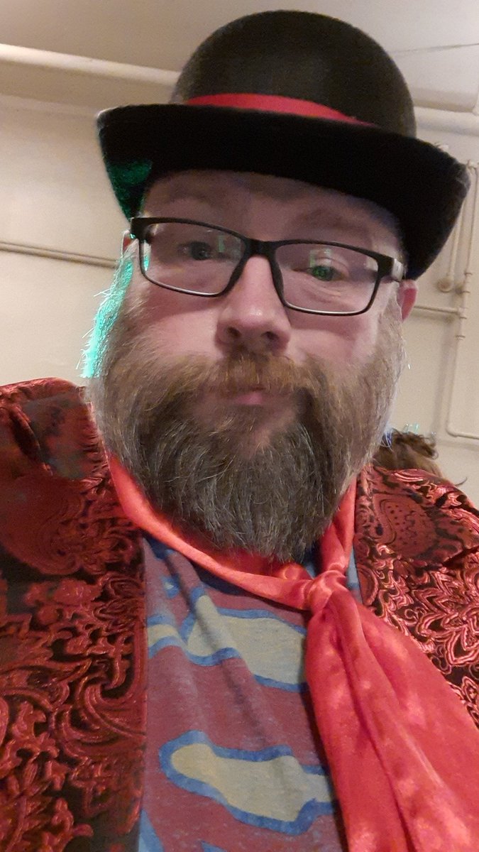 DreadPirateDrew's tweet photo. Ready for the drag show to start!! https://t.co/qrGnlVjdoV
