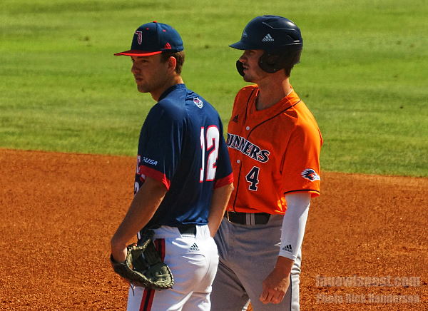 FAU_Owls_Nest's tweet photo. RING EM' UP! @FAUBaseball BLASTS FOUR Dingers to Down #UTSA 12-9 in G2!

Steven Loden TWO 2RBI HR 🔥
Armando Albert 3RBI HR
@NSchanuel HR

#FAU WP @EvanWaterbor 3IP, 3H, 1ER, 2BB, 2KK

NEXT: G3 vs @UTSABSB Sun 12P #GoOwls 🦉⚾️🧢 https://t.co/bfZMk3S5R8