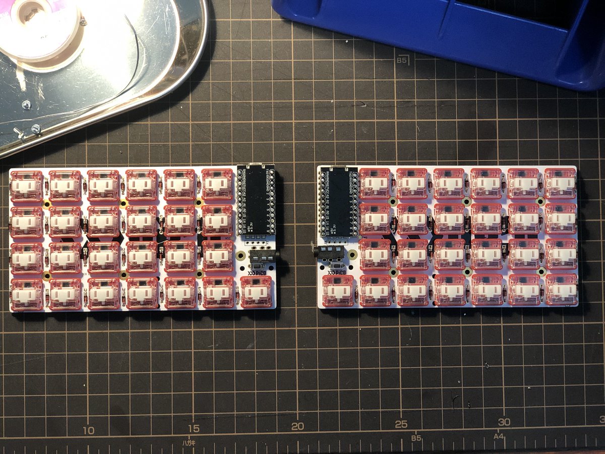 techmech_'s tweet photo. 時間が取れたので、Helix Pico 組立てた。
Firmware書き込み済みのProMicro同梱されているので、ダイオード、スイッチとProMicro(+スピーカーなど)はんだ付けすればすぐ使える。自キ入門によいかも。
#遊舎工房ギルド
#yushakobo_guild
#HelixPico
#自作キーボード
#Keyboard
#MBK https://t.co/NDiifD9kWC