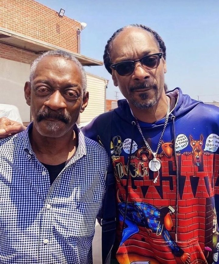 Elparaguayo1231's tweet photo. Nadie tiene más cara de volado que Snoop, excepto el mismísimo padre de Snoop dogg https://t.co/qfNr5nIbNh