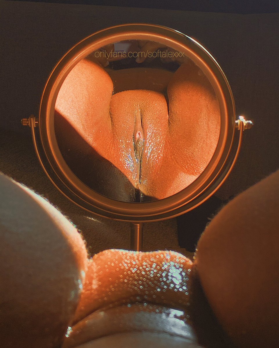 ♡ prettiest pussy on twitter ♡
     1 retweet = 1 lick