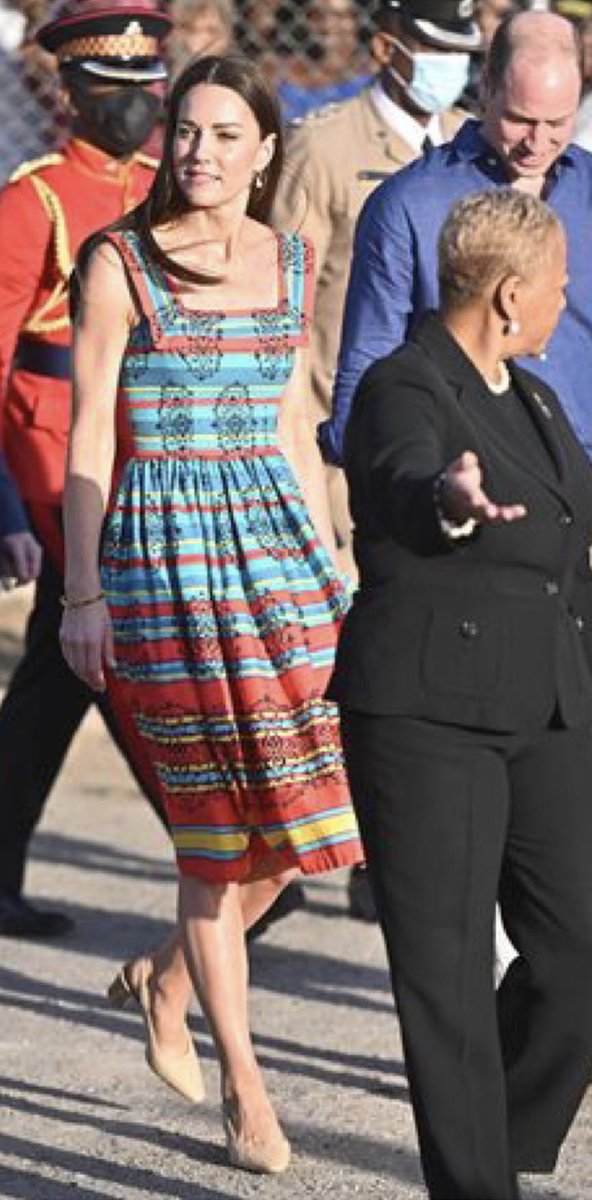 hrrysgreysuit's tweet photo. I just don’t care for the style on MeMe’s dress and Pom Pom balls aren’t working for me, a lighter color espadrille would have looked better, the print and color are okay.
But I like Catherine’s dress better🌻
#OopsComparing https://t.co/xmdwb4IGFR