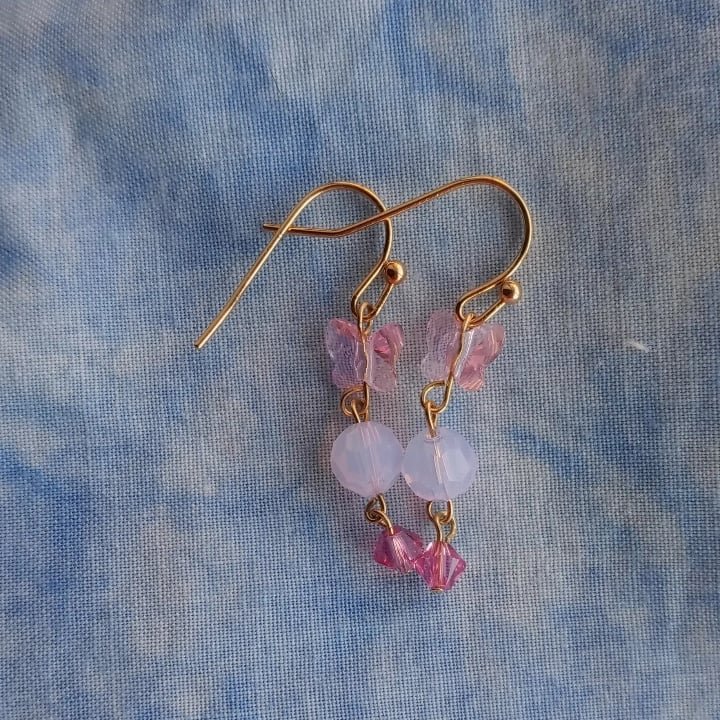 frennchsoda's tweet photo. 🦋💐 40% off 💐🦋
Spring is all about starting fresh- and that means earrings too! Don't worry, I got you 🤗 Score 40% off until 11th April. Shipping is included &amp; every order is packed with luv 💌💘

Don't miss out:
https://t.co/vjnBbk9oOG https://t.co/pexxjMNwHP