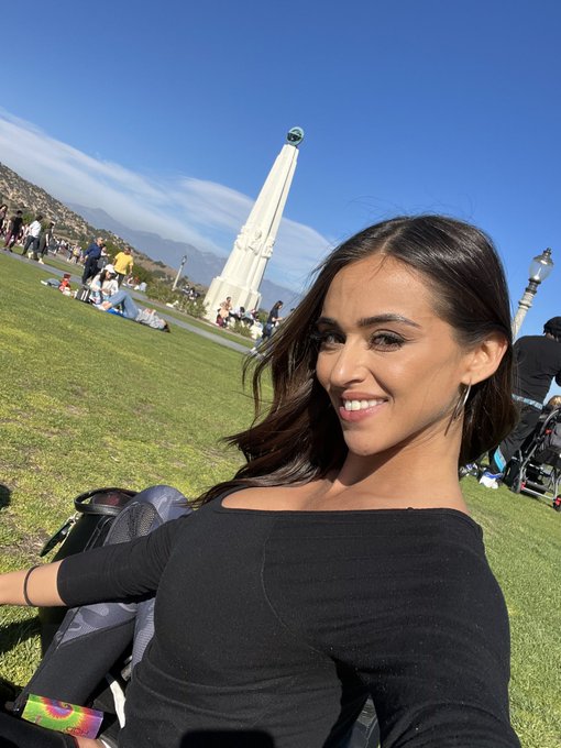 Beautiful day in LA and at one of my favorite places to be at 💋🖤 https://t.co/EOtAr0zDGg<a href="/tag/armaniarmy"class="tags"><span>#armaniarmy</span></a>
