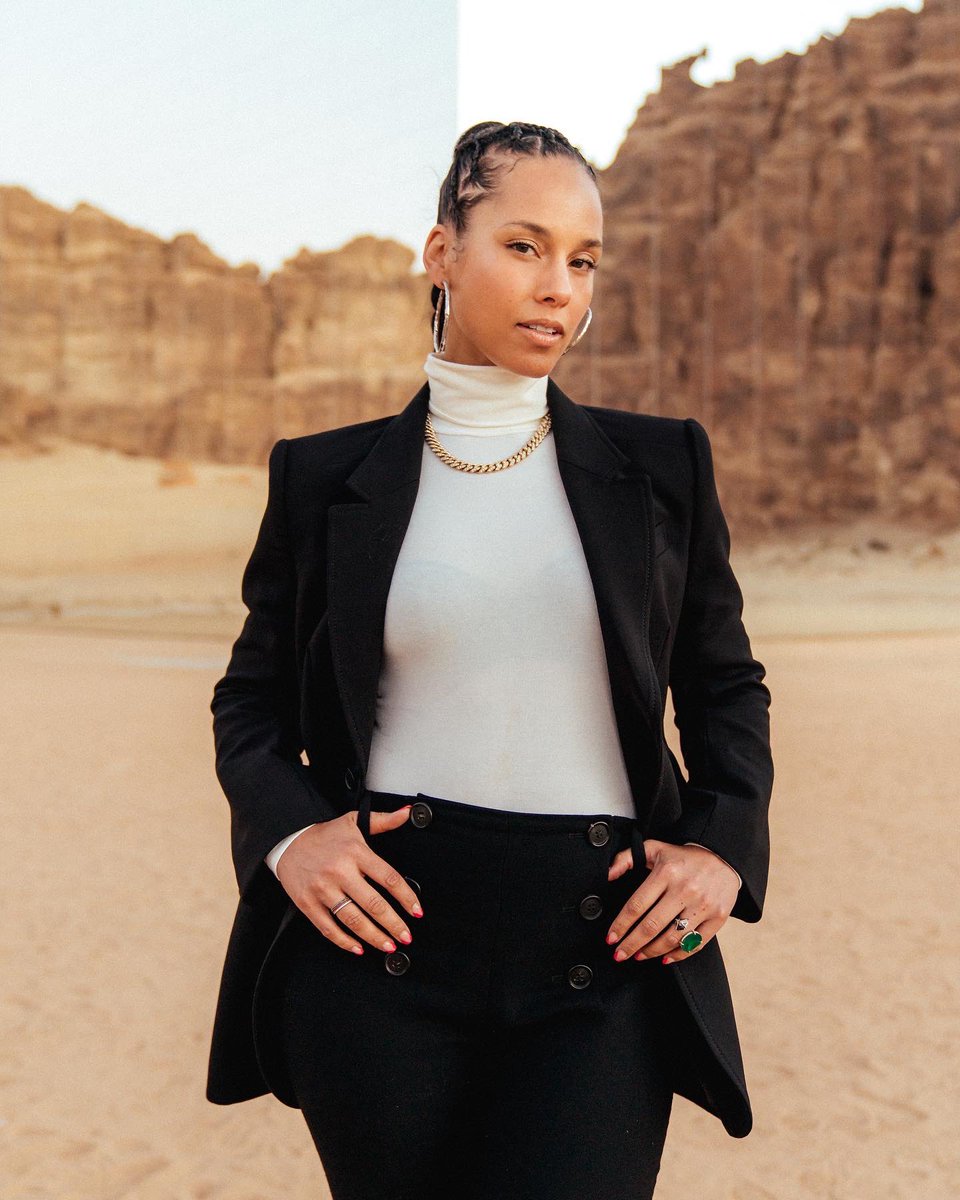 aliciakeys's tweet photo. Head high don’t let the Crown slip 
👑👑👑👑👑👑👑👑👑👑👑👑 https://t.co/iDdNvi0Uuj