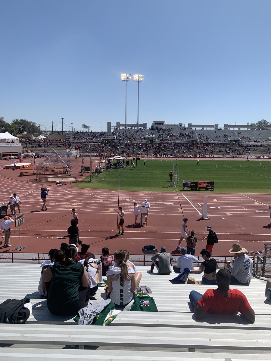 jpotter4745's tweet photo. Great weekend in Texas! School record in 4x200! More to come from these four guys!  @flrunners @VeniceIndianFB https://t.co/xm5JJ8sze4