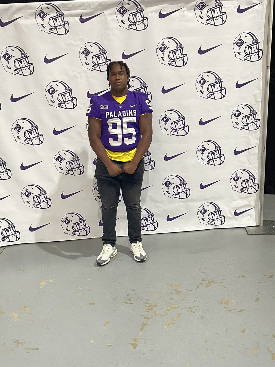 JBanks2023's tweet photo. Had a great time at Furman today.Can’t wait to come back @CoachC_Byers @Antonio_Wilc @CoachKLewDL @Coach_DVaughn @ZacBrayLex @coffee_trojans @Coach_BeauJohn https://t.co/BNx3jvIlrb