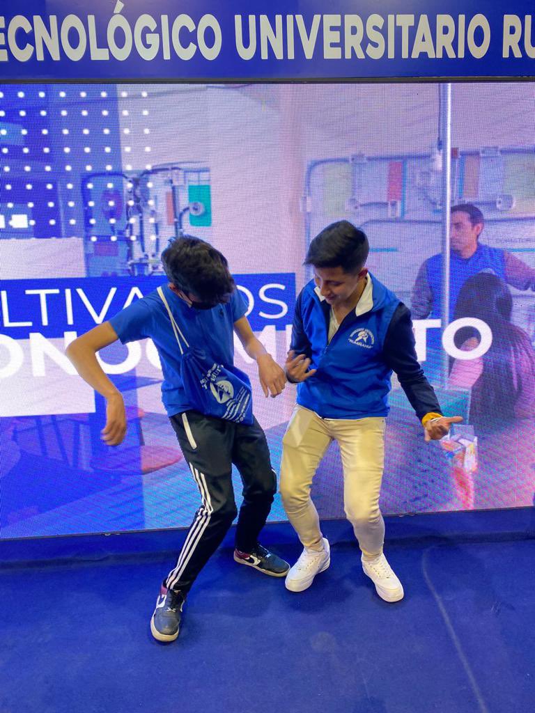 tecruminahui's tweet photo. El día de hoy compartimos con #JuanFran 🤩 

Gracias por todo y por acompañarnos en la Feria #ExpoCalidadEducacion.

#yosoyister https://t.co/2wqKPIXM7N