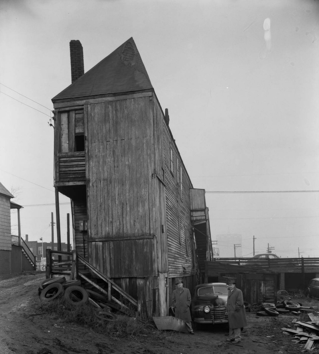 backwards_river's tweet photo. 9457 S. Ewing, Chicago 1952 https://t.co/3ibbnPpfJJ