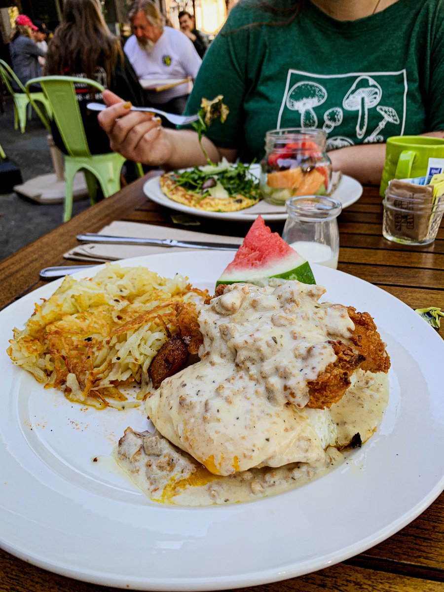tasialabastro's tweet photo. Brekky on decky! #latepost #stilldigesting https://t.co/R0NBHjr41f
