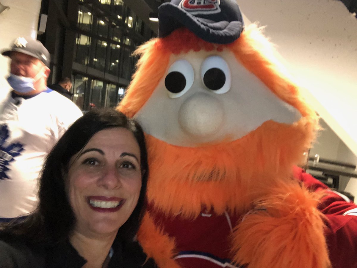 ⁦<a href="/GatesFioreD/">GFD</a>⁩  found an old friend😉 #youppi #habsselfie