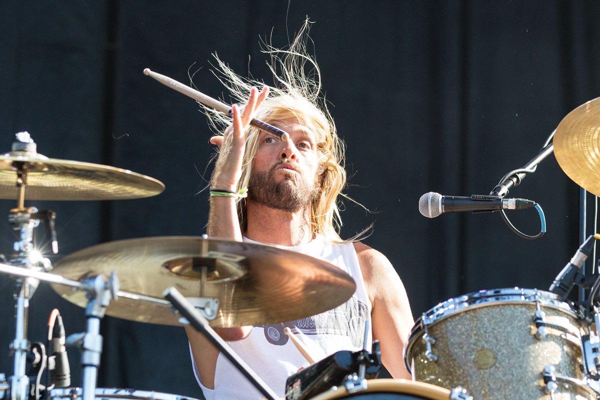 This one hurts. Thank you, Taylor. Thank you for years of great albums and great concerts. #TaylorHawkinsRIP #FooFighters