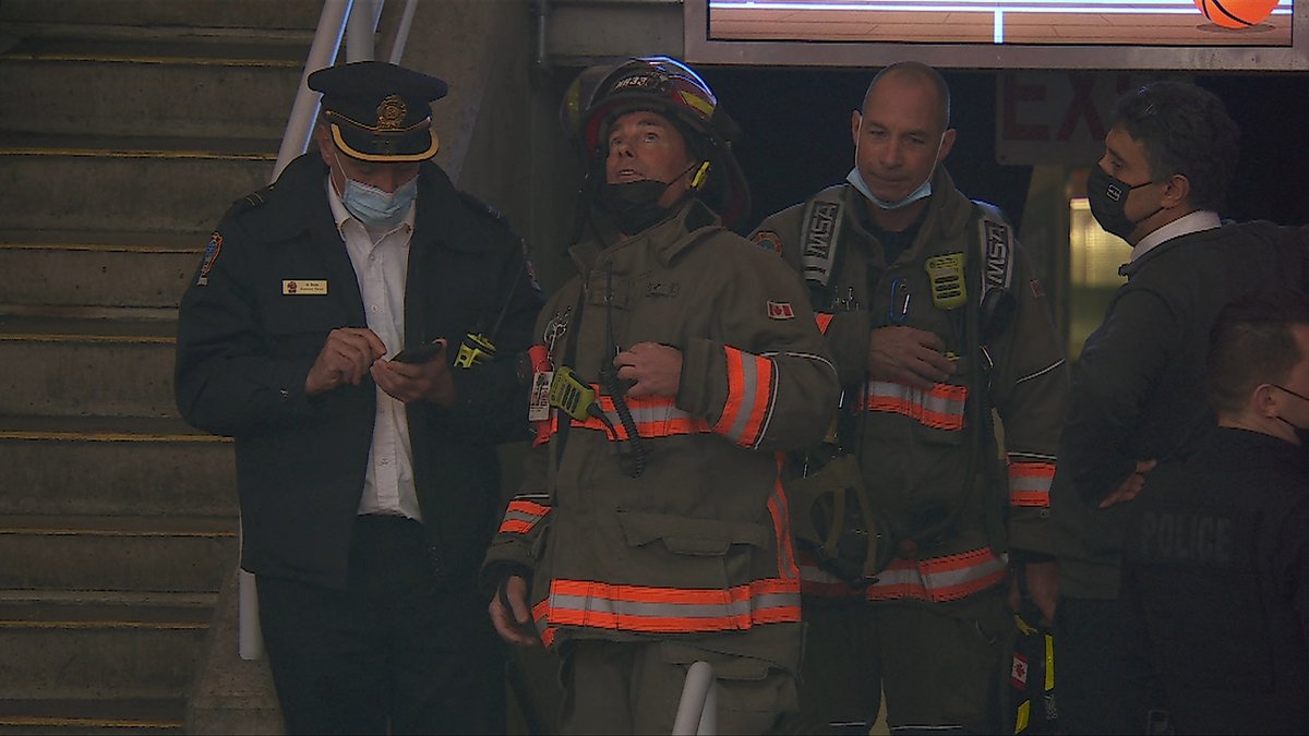 timandfriends's tweet photo. Scotiabank Arena is being evacuated due to a speaker reportedly being on fire.

The game has been suspended with the Raptors leading 66-38 https://t.co/ntKN9cavWb