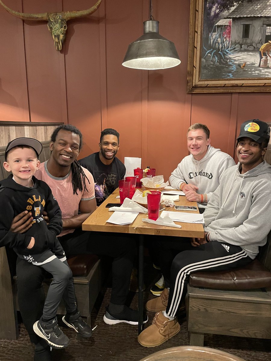 AshlandFB's tweet photo. Thanks to our biggest fan for saying hi to our players! https://t.co/1WsYCpdyMn
