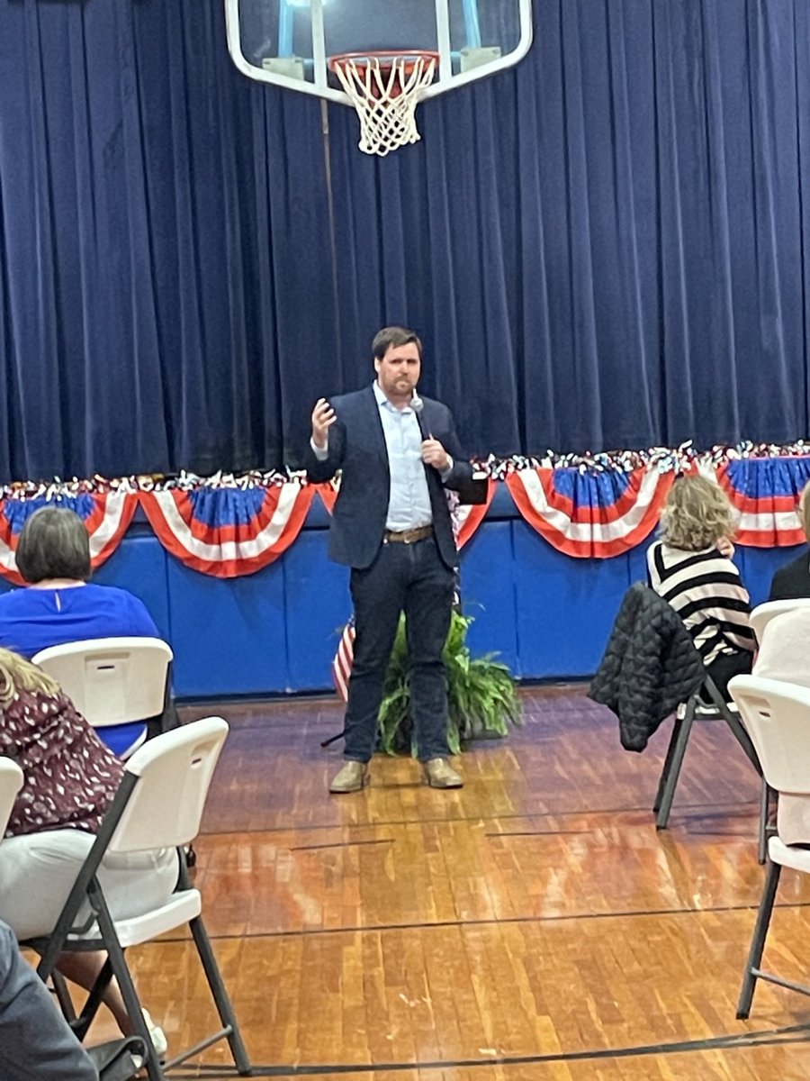 hat5811891's tweet photo. We are in Webster County tonight talking to a great crowd of Republicans #moauditor ⁦@FitzpatrickMO⁩ with ⁦@HannahKellyMO⁩ https://t.co/C9zhEUoJMx