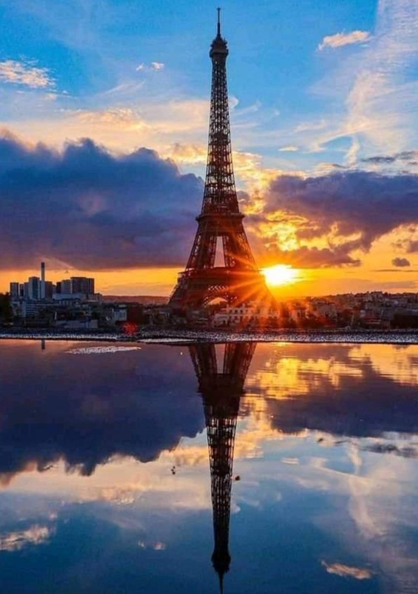 SaulGtrauma's tweet photo. Fin del sábado. 
Feliz noche 🌃 https://t.co/7EyZFULJTj
