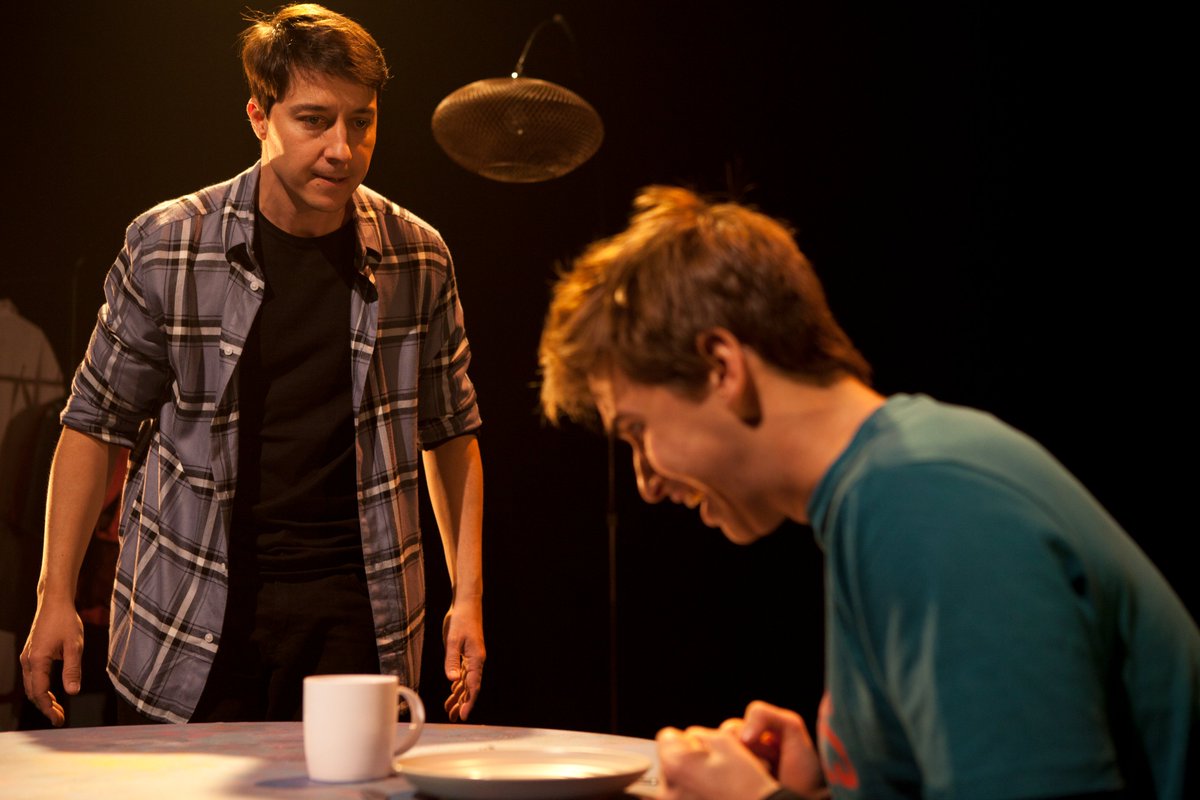 GallineroEl's tweet photo. "una que hablaba del #síndromedeAsperger, #337km, de @LaBellochteatro, que estaba en el Te Quiero Sin Fisuras, TQSF, antes llamado Galileo"
@fronterad #teatro @teatroQSF
https://t.co/3bOa9d6vzd https://t.co/I8iX1qPis0
