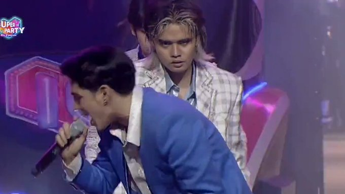 KayPabloTayo's tweet photo. Pinunong "Subukan mong tingnan ng mali ang asawa ko, magkaka-alaman tayo" Pablo https://t.co/alA1BCPq7X