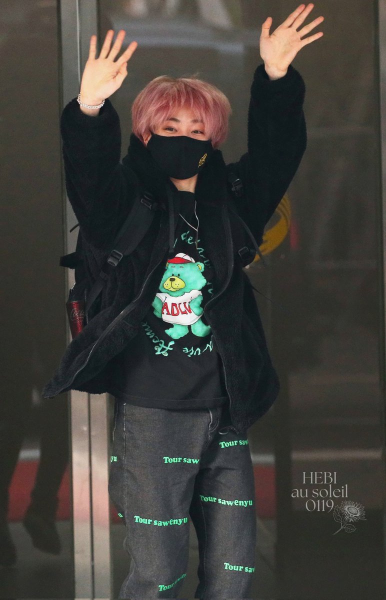 hnbnsource's tweet photo. look at him jumping😭 #HANBIN #한빈 https://t.co/80AgBqLL7O