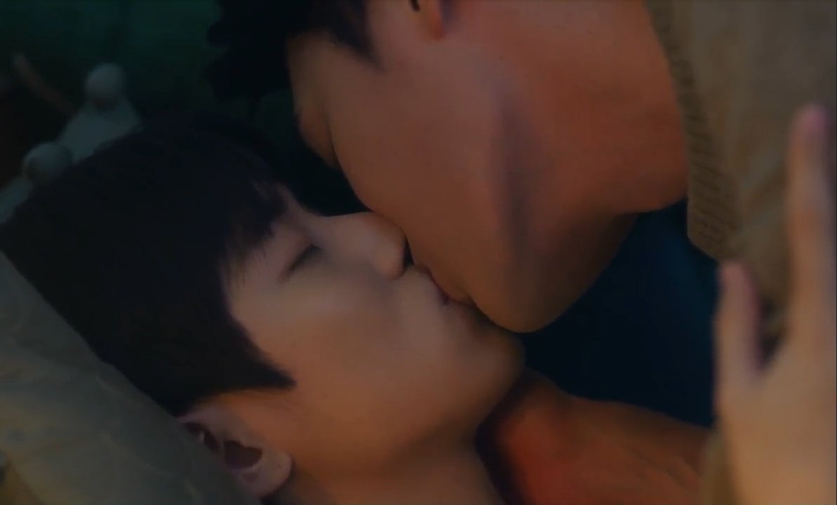 Juli_OhmNanon's tweet image. Acho que eu nunca vi tanto BEIJO em um bl coreano. E foi cada beijo.🤤😘
#semanticerrorfinale