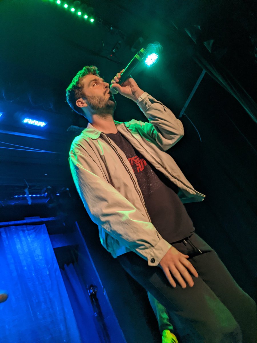 Lynthias's tweet photo. And then some dope pics of my man Scuare.

Sorry y'all, I'm a bad camera man. The show was just too hype lol https://t.co/mZTLuedw4J