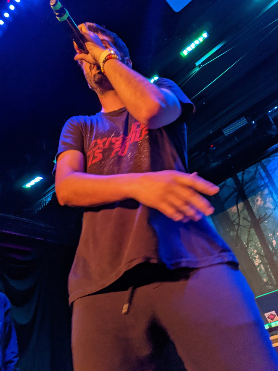 Lynthias's tweet photo. And then some dope pics of my man Scuare.

Sorry y'all, I'm a bad camera man. The show was just too hype lol https://t.co/mZTLuedw4J
