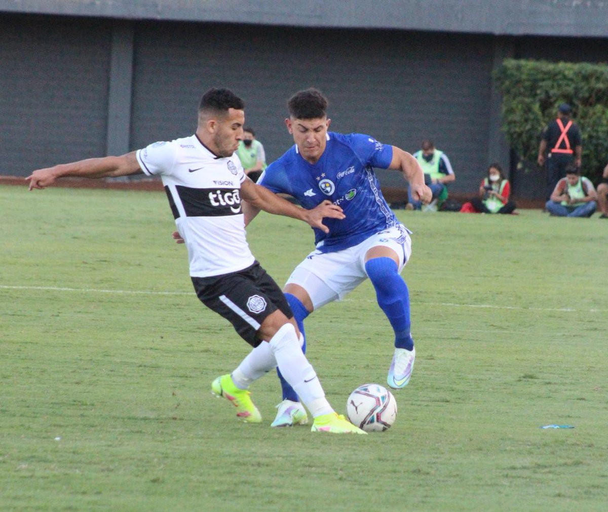 #TorneoApertura 🇵🇾 Con Luis Ojeda, Nicolás Maná, Gabriel Báez, Emiliano Ozuna titulares. Nicolás Benegas desde los 75' y Rodrigo Castro suplente, <a href="/SoldeAmericapy/">Club Sol de América</a> cayó 1-0 ante <a href="/elClubOlimpia/">Club Olimpia</a> donde Víctor Salazar ingresó a los 20'