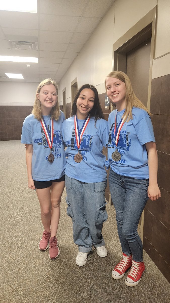 bearkatmedia's tweet photo. Samantha Nodine, 4th place News Writing, Tori Sanborn, 3rd place News Writing, and Zoe Spangler, 2nd place News Writing https://t.co/jXmH0I2Imy