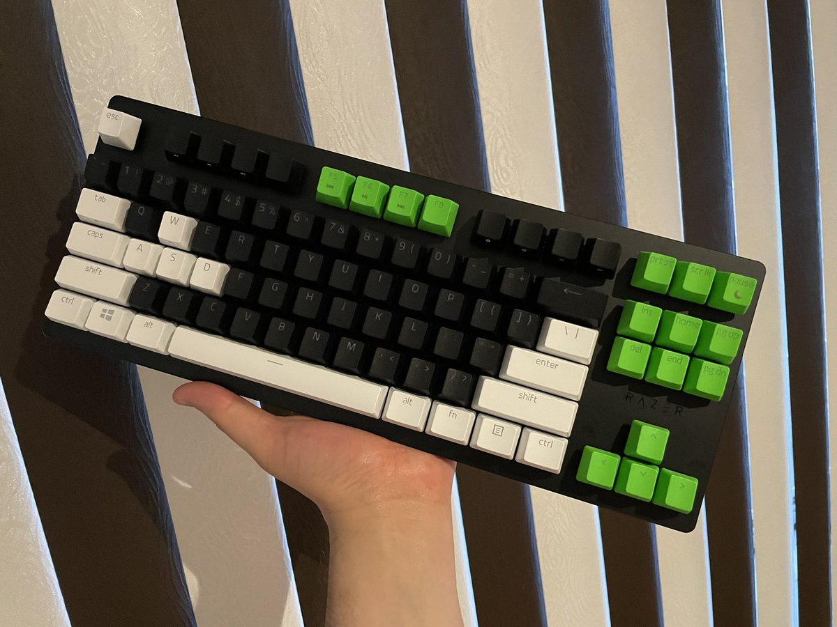neozero23's tweet photo. Tercer teclado personalizado en #Soundland #Razer #Huntsman https://t.co/IkEZ3uQyYq