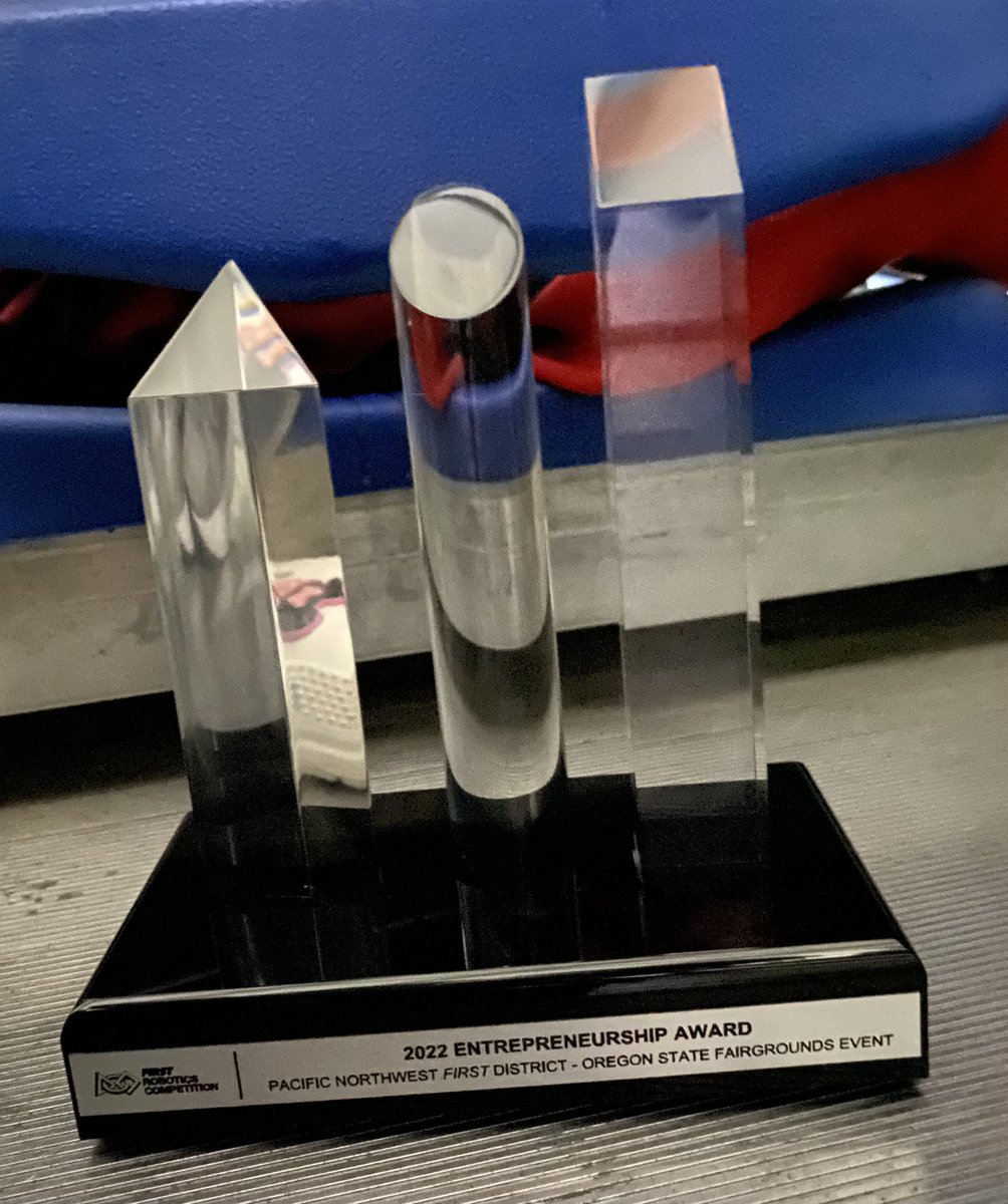 DadGary2000's tweet photo. Congratulations @StormBots For receiving the Entrepreneurship Award at the @first_wa Oregon State Fairgrounds event. @AMeyer_VPS @VancouverSD @skyviewstormwa https://t.co/3YueviwIOl