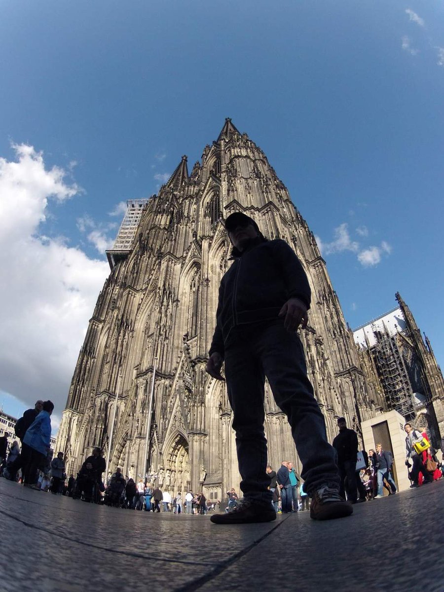 LogiirazG's tweet photo. Ugluuni mend e !
Cologne Germany 12 ond shoroo bosgool 😇 https://t.co/lJ9T14b8Ok