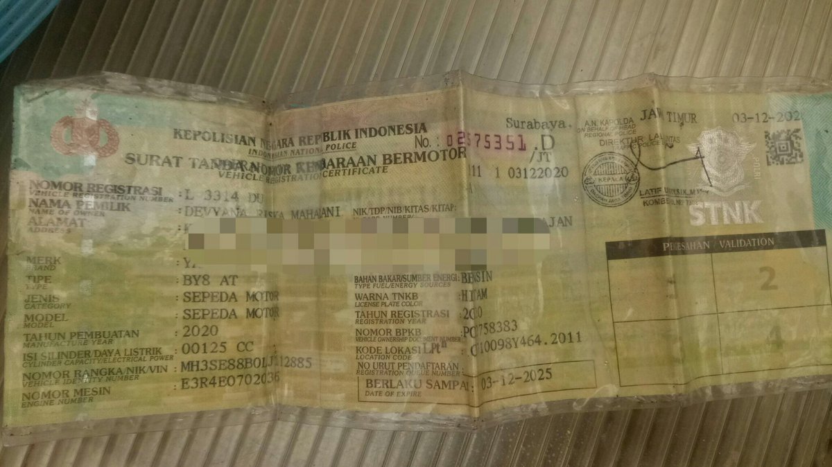 Telah ditemukan STNK atas nama Devyana Riska Maharani beralamat di Kupang Krajan. Sepertinya terjatuh ini, ditemukannya di pinggir jalan, di jl. Raya Tenggilis (seberang apartemen Metropolis) <a href="/e100ss/">Radio Suara Surabaya</a>