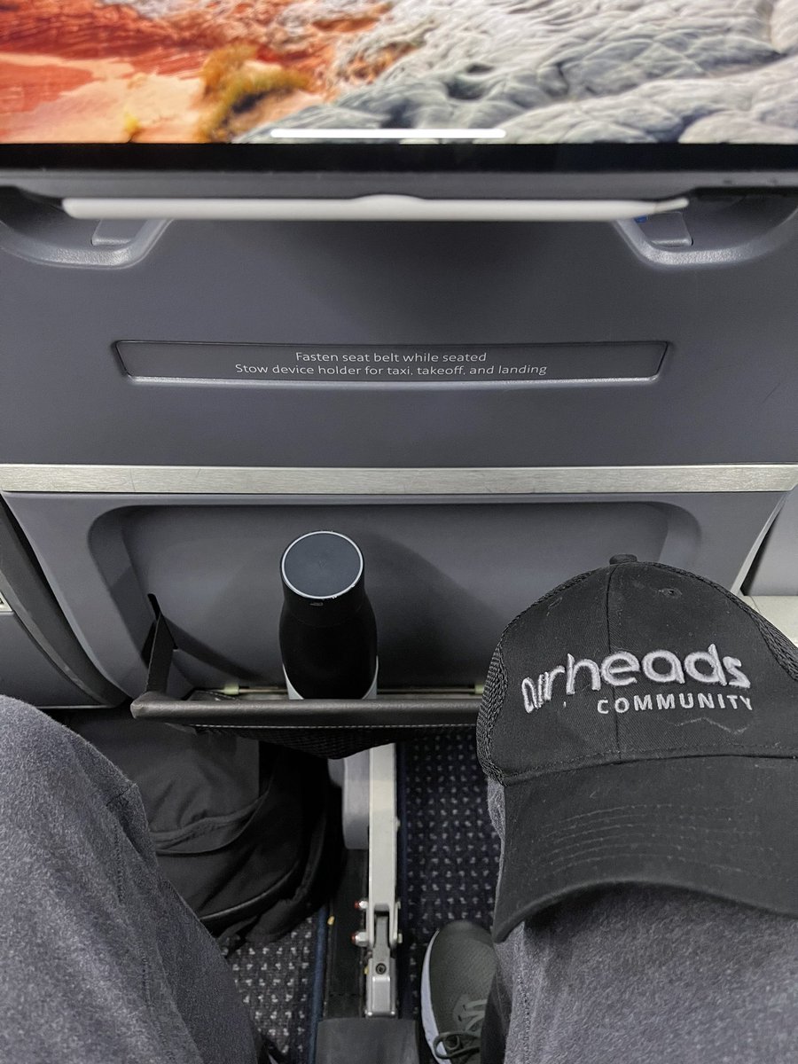 Hmm… might have not chosen the right hat if I wanted to be incognito on this trip… 🤣

#ArubaAtmosphere