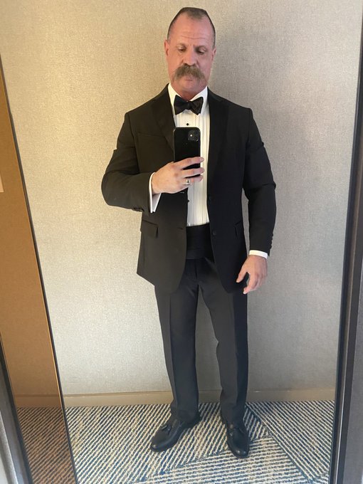 Tuxedo time! https://t.co/BCeYdgxdkc<a href="/tag/flattop"class="tags"><span>#flattop</span></a><a href="/tag/horseshoeflattop"class="tags"><span>#horseshoeflattop</span></a>