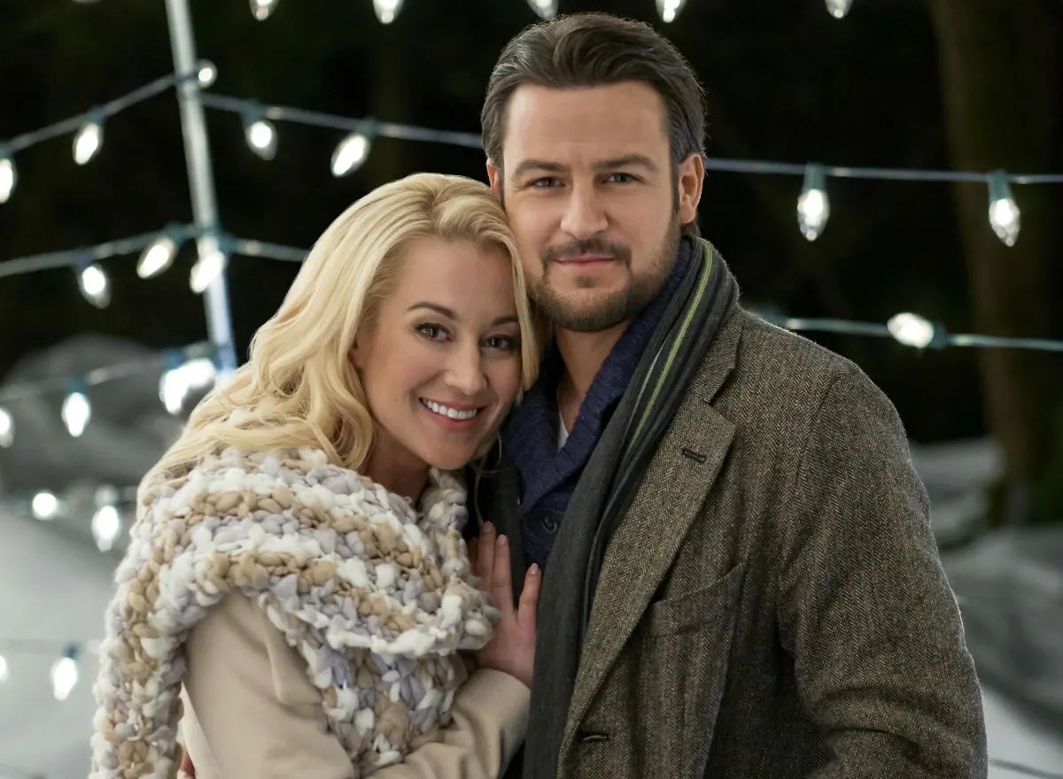 Dorano's tweet photo. #TylerHynes30DaysActorChallenge 
Day 23: The Mistletoe Secret- Loved this one!
@tyler_hynes @hallmarkchannel @ahillbythecreek @donnajo63 @darla_tapp https://t.co/V5XRZjXRgs