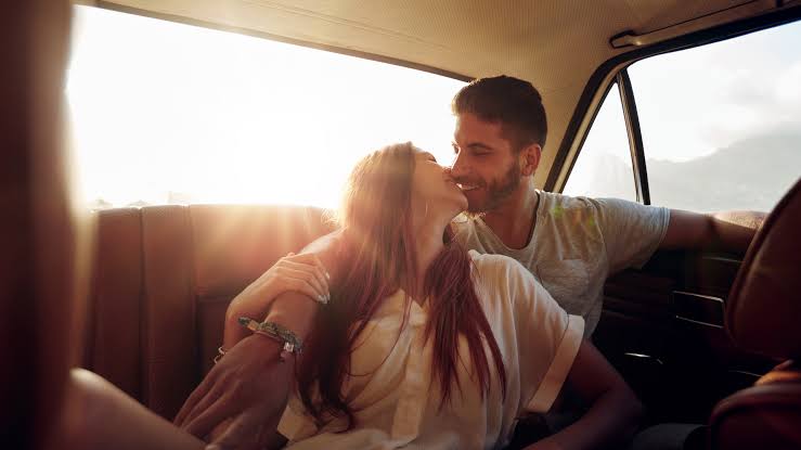 Sentimentaletra's tweet photo. Tú y yo siempre juntos, tenemos la herramienta más bella del mundo para amar, nuestros sentimientos puros, nuestras almas emocionadas por amor.
#Poemia #LetrasYLatidos https://t.co/ELuuOR9Y99