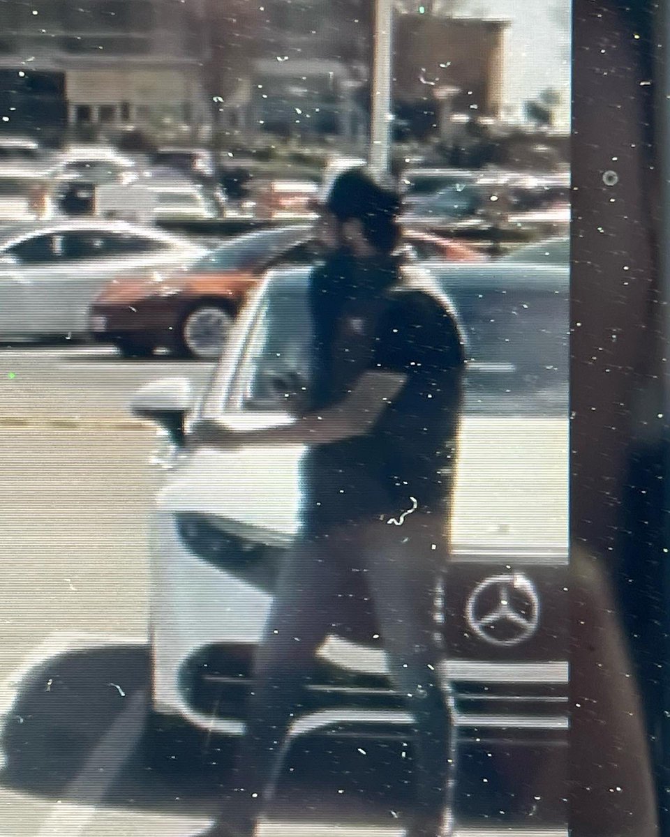teslaownersSV's tweet photo. Tesla fam, one of the attendees from Today’s event caused some damage to an another vehicle probably not intentional but we would like to locate and notify the gentlemen in the picture who closed the trunk of this EQS on a stick causing glass to shatter. https://t.co/TXd6c1Vwdc