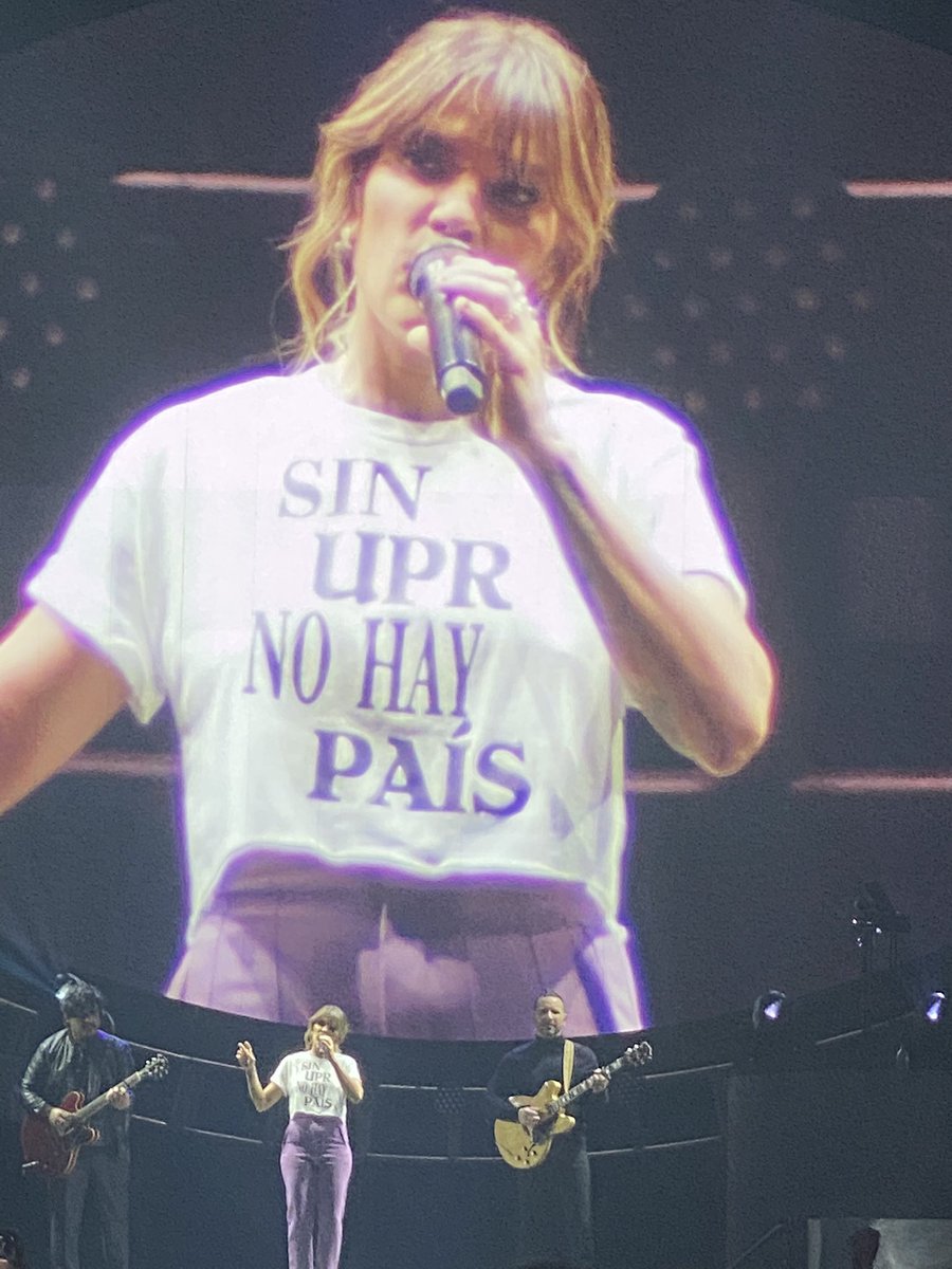 ufnaio's tweet photo. Gracias @kanygarcia por ese “¡Qué vivan lxs estudiantes!”
🥺❤️
#productoUPR #jerezana #UPR #sinUPRNOhayPais #concert #KanyGarcia https://t.co/2ZP6fEgifu
