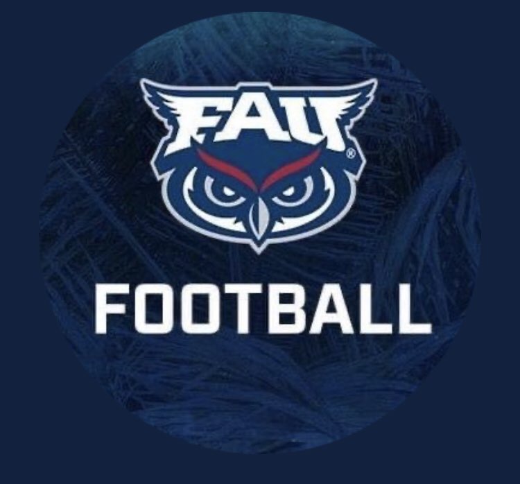 TyusMiller's tweet photo. Blessed to receive my first offer.🙏🏻.                            #WinningInParadise @BrentDearmon @Greg_Panelli @CoachDanny10 @ClovisEfootball https://t.co/UKLEbIsr6D