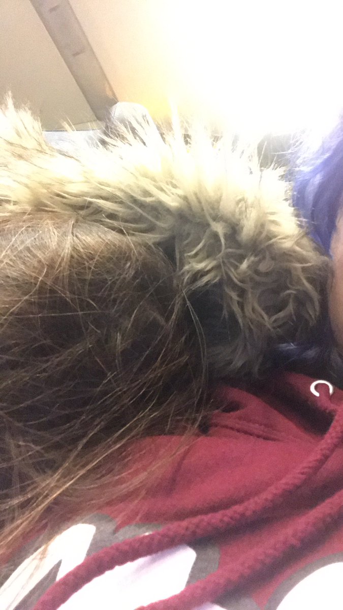 777Nikolka's tweet photo. @256_grey Taky děkuji vždy tohle ztovereni schytám 🥺❤️❤️ https://t.co/SAyQJPJgET