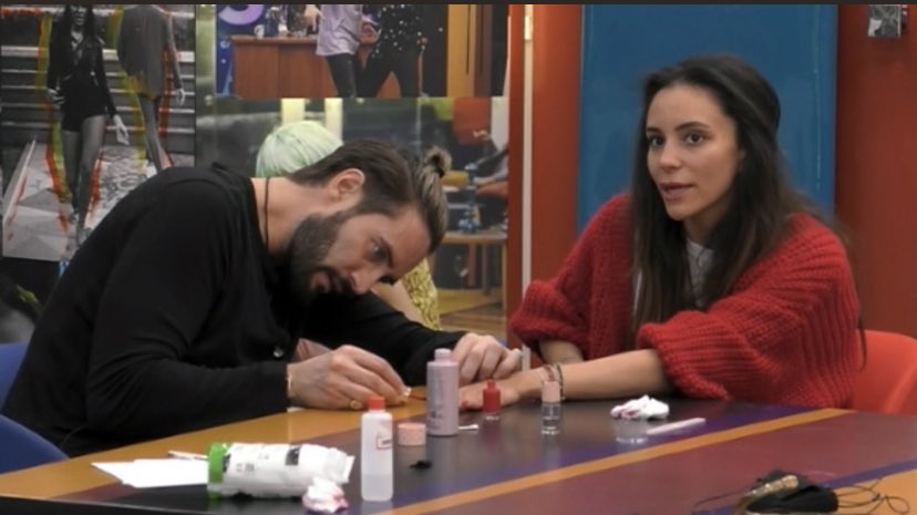 sameeshiit's tweet photo. alex gli metteva pure lo smalto😍😍😍#jelex
#jeru https://t.co/qCpJdf3XI9