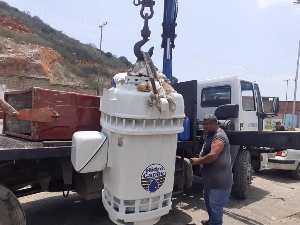 guanta_alcaldia's tweet photo. Para restablecer el servicio de agua potable en la jurisdicción costera, este #Sab26, la @hidrocaribe junto al @gabservicioguanta realizaron los trabajos de remplazo del segundo motor de 200hp en la estación de bombeo Guaraguao #TrabajamosPorTi https://t.co/tDY0rreKwg