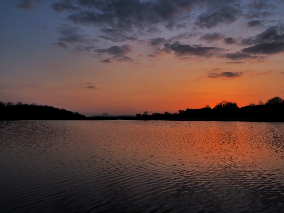 mimiking40's tweet photo. Beautiful Lough Lannagh at sunset 😍 Wishing all the ladies out there a Happy Mothers Day ❤️ #beautiful #MothersDay2022 @castlebarNOW @thecontel https://t.co/ji3VWLmcMG