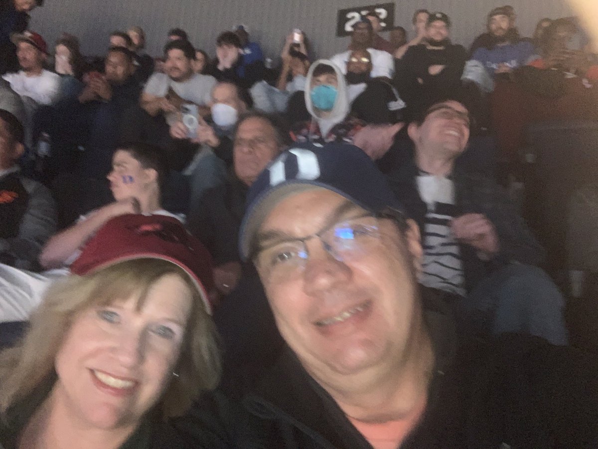 WesGraff's tweet photo. #MARCHMADNESS #mmselfie #housedivided https://t.co/PvsISELgOC